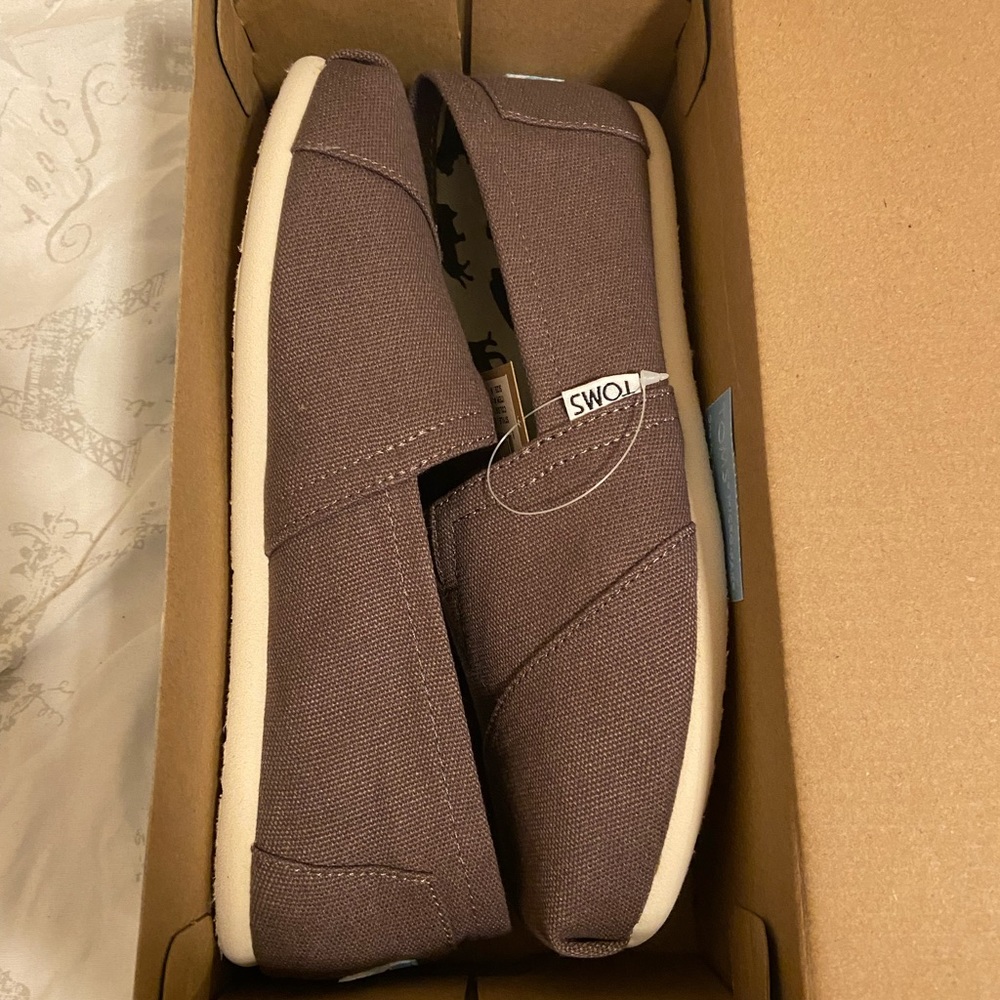 Brand new Toms